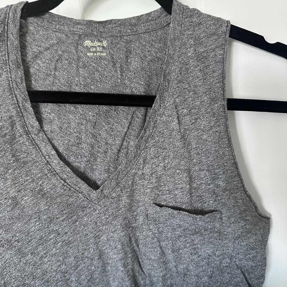 Madewell Vneck Pocket Tank in Heathered Gray, size XS